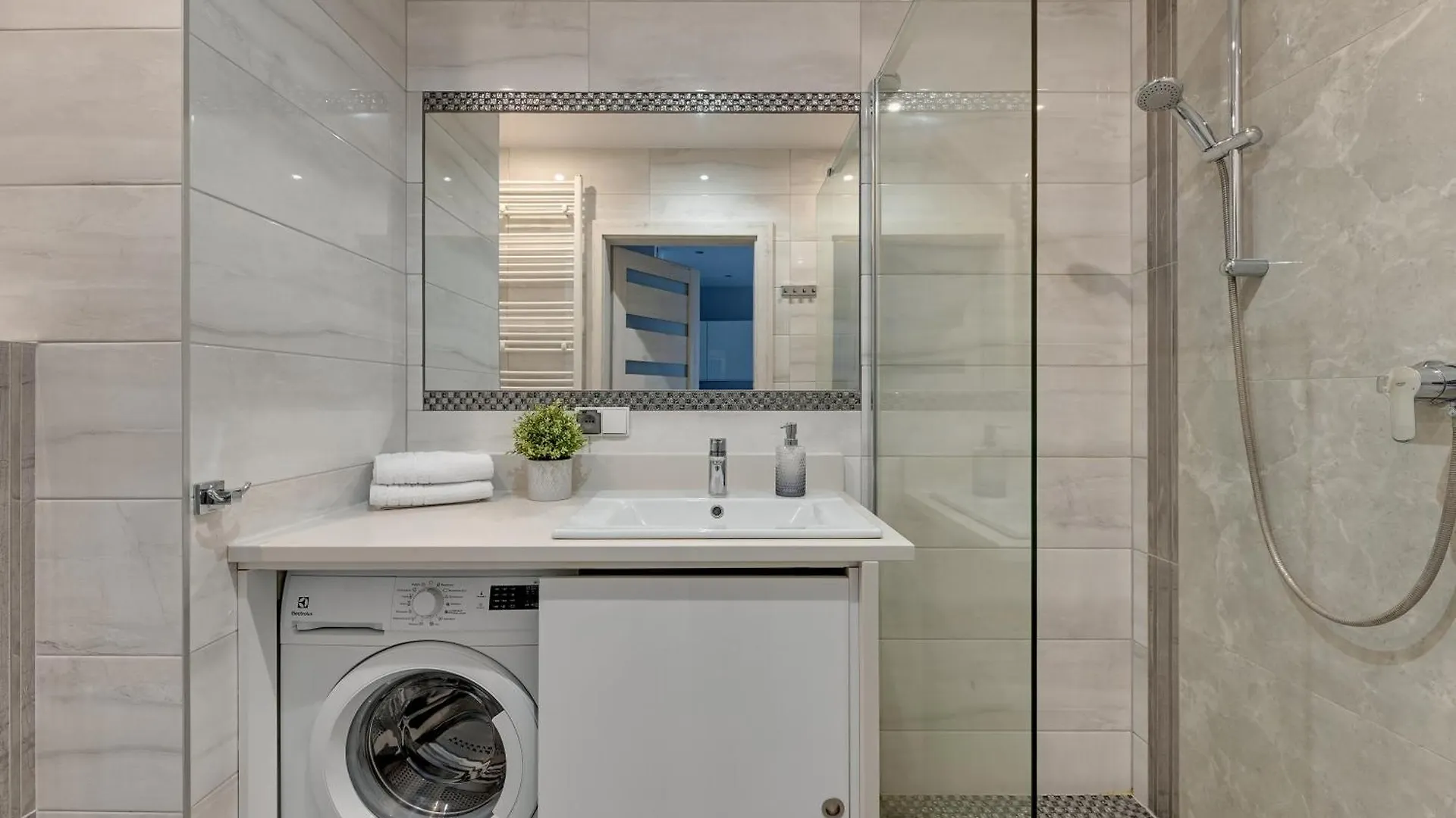 Staywin Aura Gdansk II